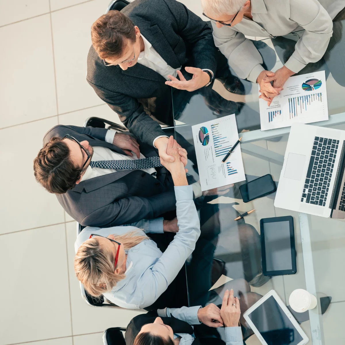 Gdzie taniej pracować przy monitorze?